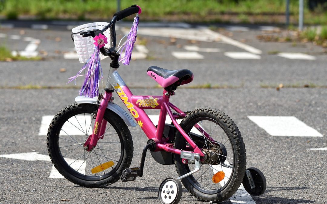 Vélo pour enfant : à quel âge enlever les petites roues ?