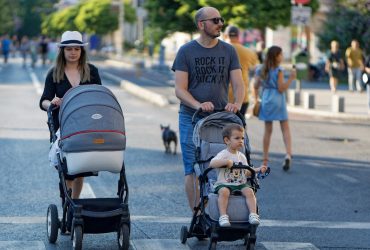 Poussette double : apporte plus de confort et de sécurité à vos bébés