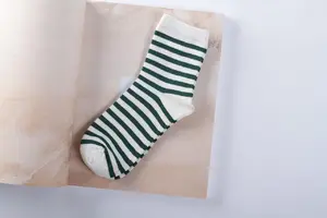 Cadeaux fun et girly à moins de 10 € : craquez pour les chaussettes à paillettes !